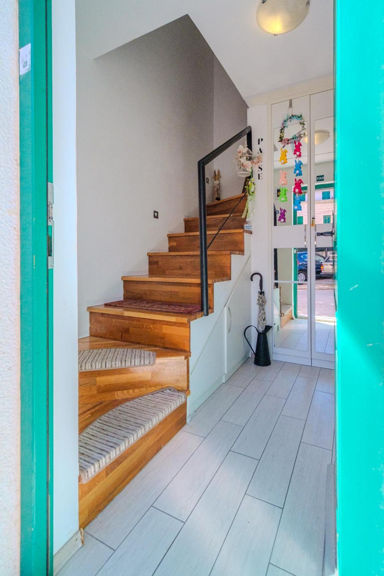 Central Split Rooms And Apartments Paese المظهر الخارجي الصورة
