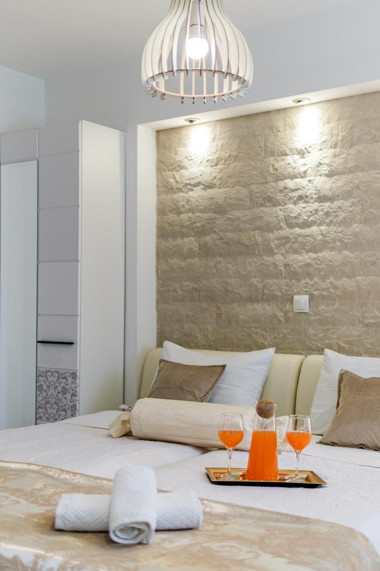 Central Split Rooms And Apartments Paese المظهر الخارجي الصورة