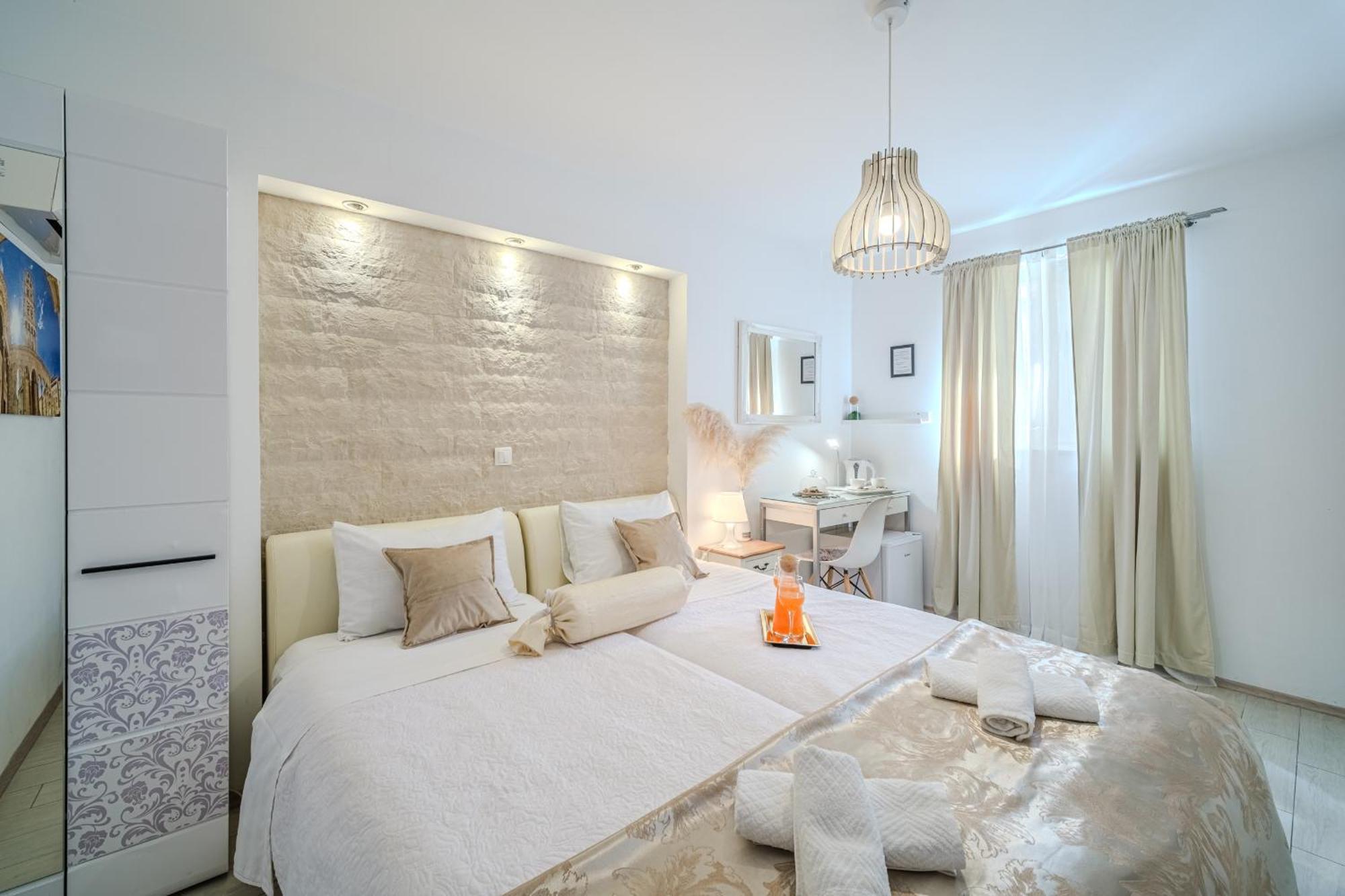 Central Split Rooms And Apartments Paese المظهر الخارجي الصورة