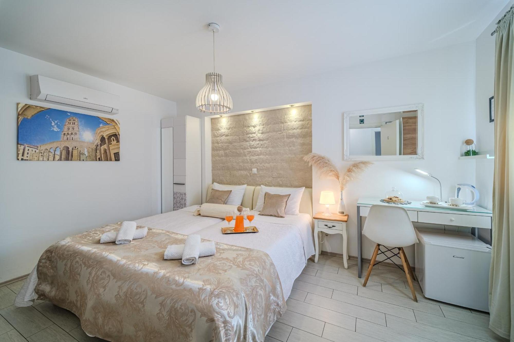 Central Split Rooms And Apartments Paese المظهر الخارجي الصورة
