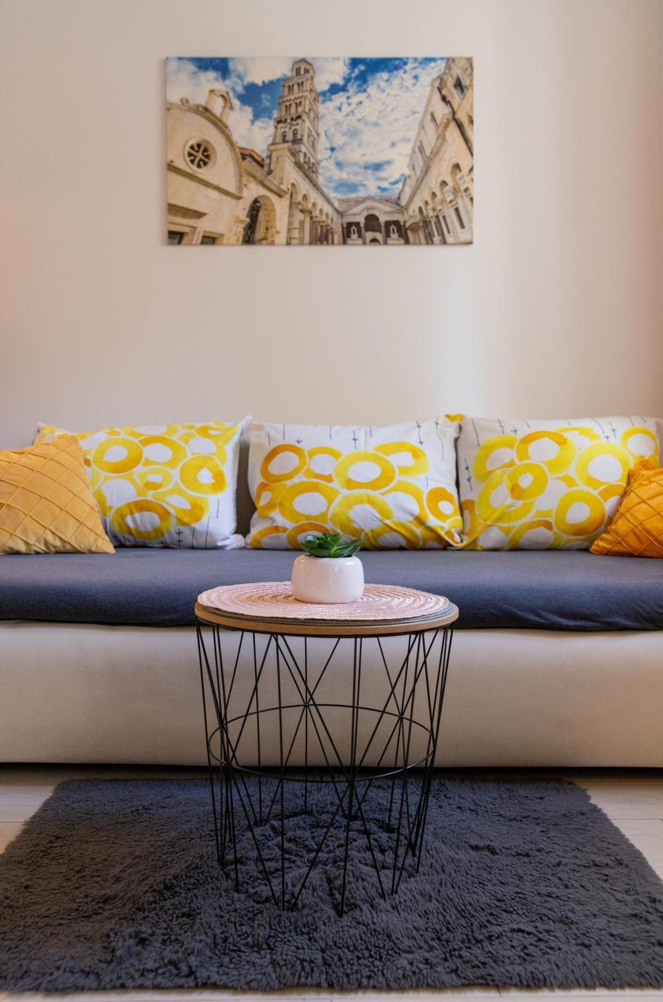 Central Split Rooms And Apartments Paese المظهر الخارجي الصورة