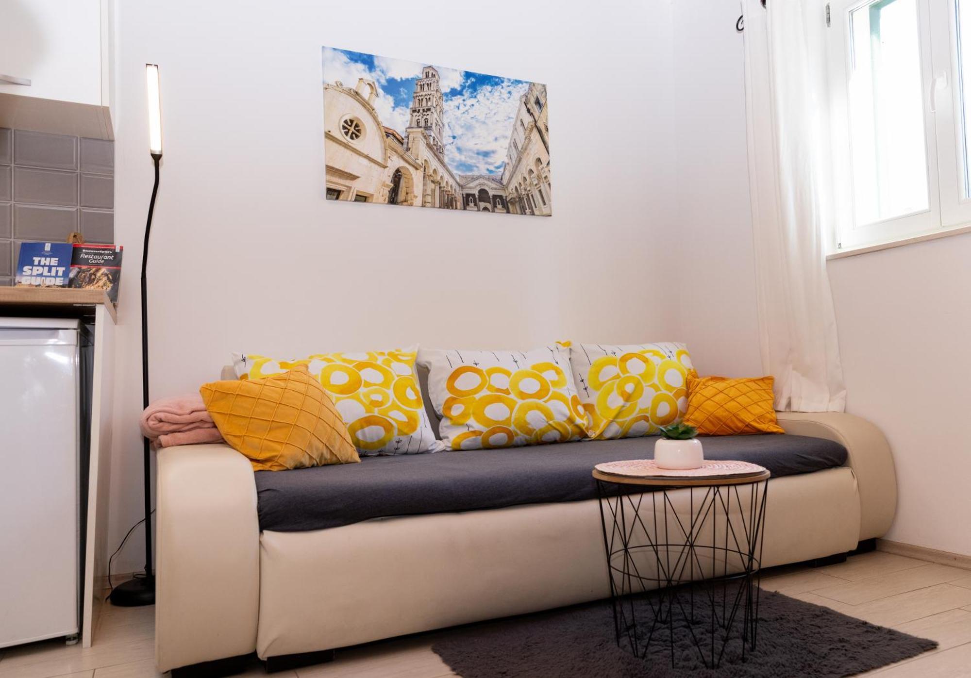 Central Split Rooms And Apartments Paese المظهر الخارجي الصورة