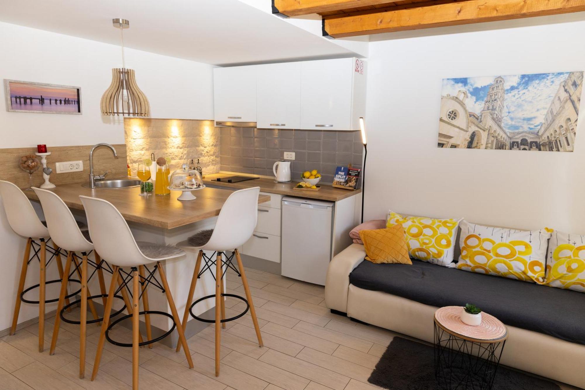 Central Split Rooms And Apartments Paese المظهر الخارجي الصورة