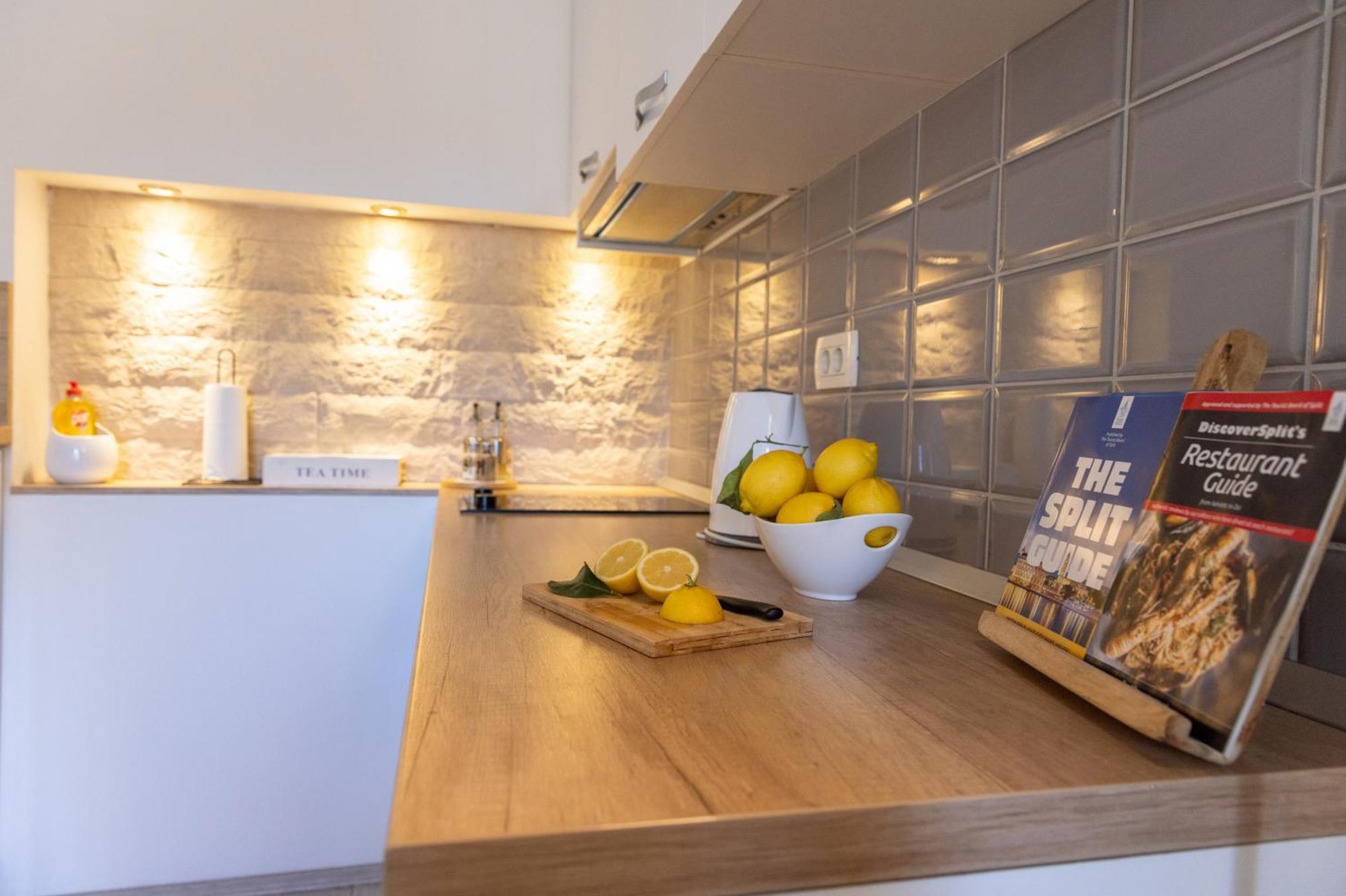 Central Split Rooms And Apartments Paese المظهر الخارجي الصورة