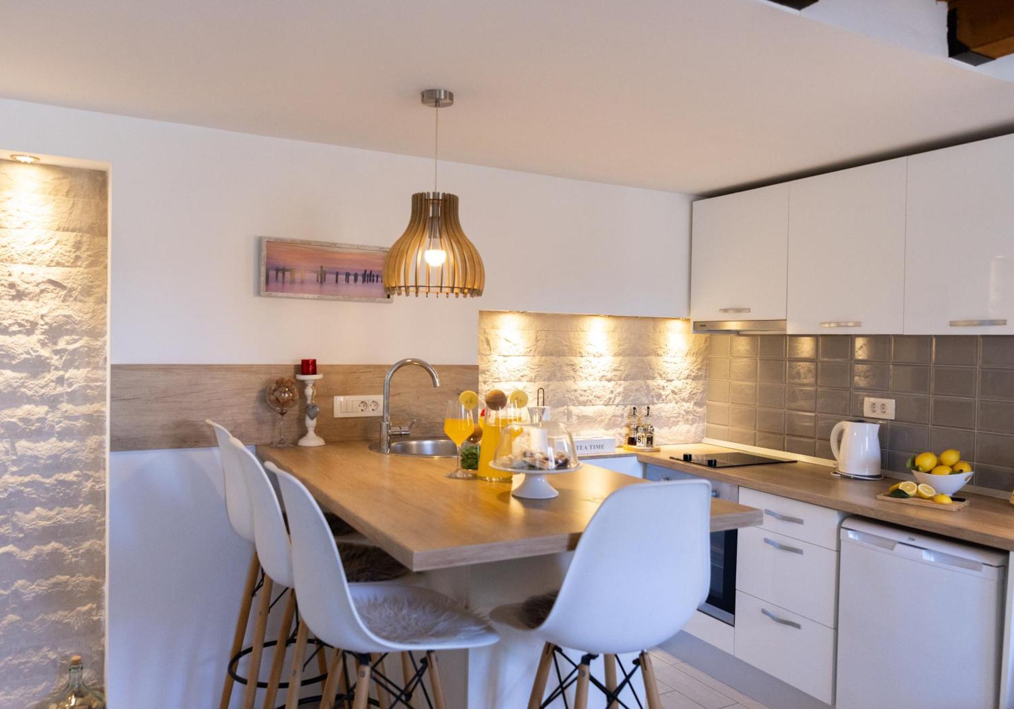 Central Split Rooms And Apartments Paese المظهر الخارجي الصورة