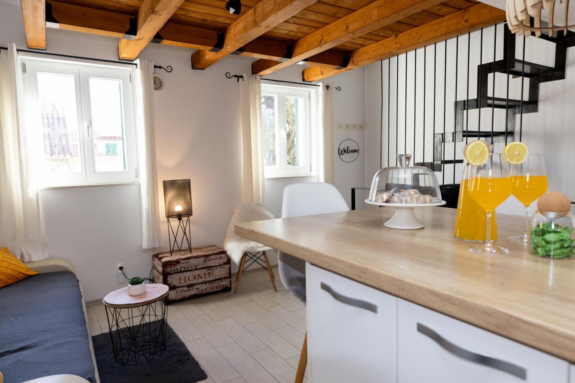 Central Split Rooms And Apartments Paese المظهر الخارجي الصورة