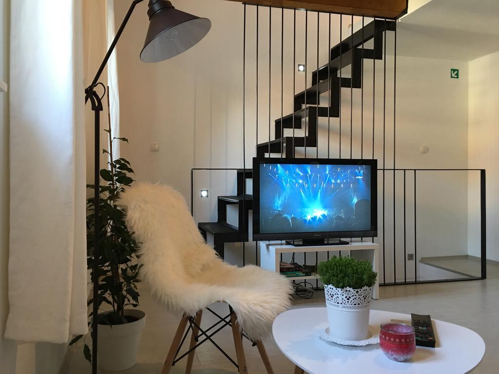 Central Split Rooms And Apartments Paese المظهر الخارجي الصورة